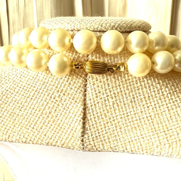 Vintage Extra long/Faux Pearl Necklace - Picture 2 of 3